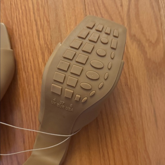 Sandals - Picture 4 of 4